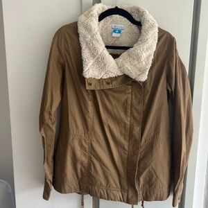 Great Columbia jacket with insulated neck pocket- worn once